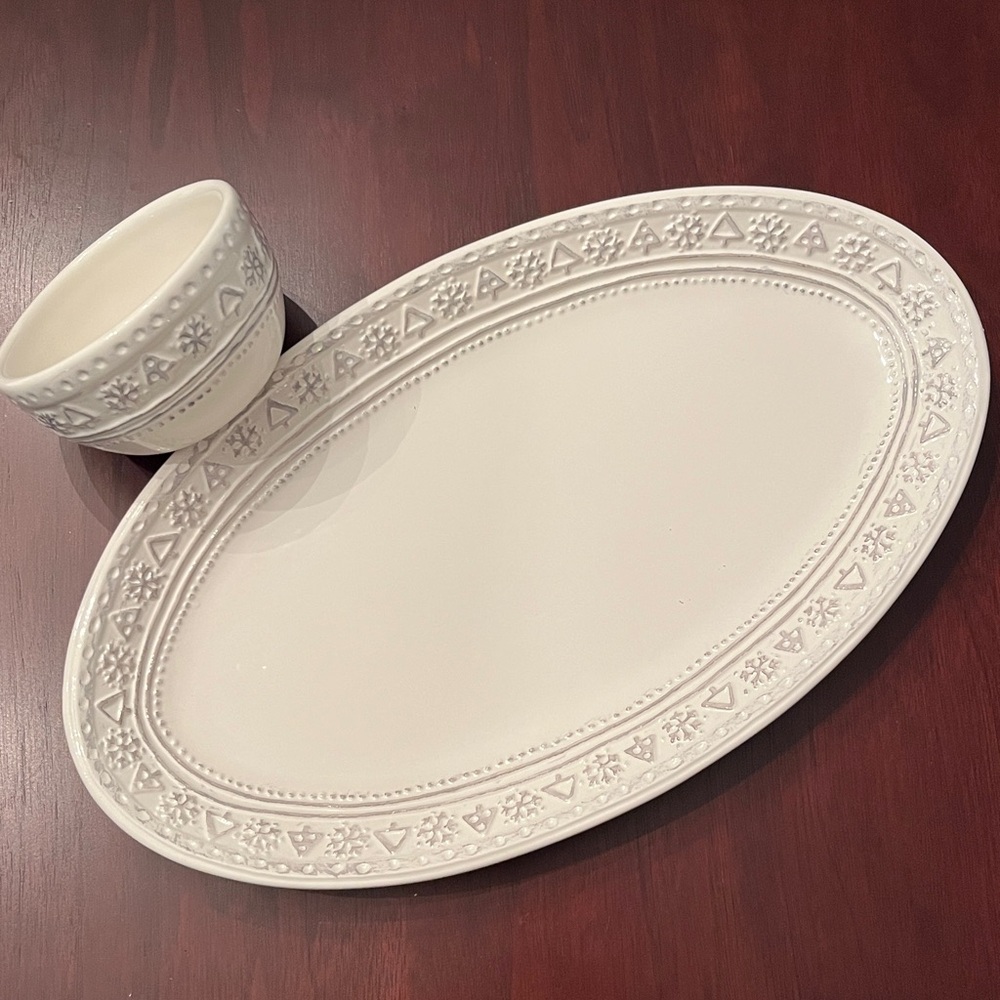 New in Boxes from Hallmark Winter Themed Set of a Serving Platter and Small Bowl